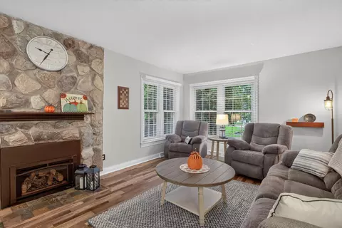 Living - 163 Robinson Rd, Jackson, MI 49203 photo 1 of 3