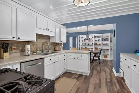 Kitchen - 163 Robinson Rd, Jackson, MI 49203 photo 1 of 4