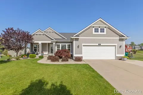 1011 Dreamfield Dr SE, Byron Center, MI 49315
