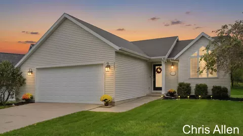 3051 Woodglen St NW, Grand Rapids, MI 49504