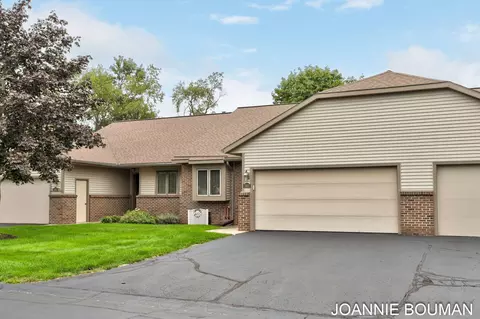 1963 Lakeview Dr, Zeeland, MI 49464