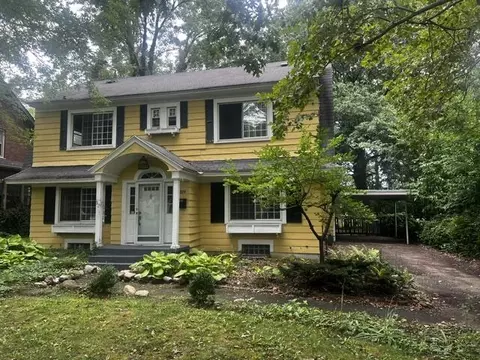 319 Aurora St SE, Grand Rapids, MI 49507