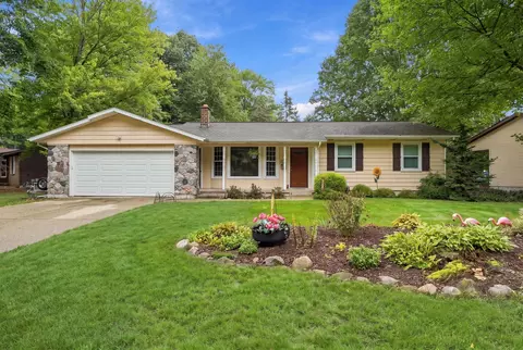 7258 Yorkshire Dr, Hudsonville, MI 49426