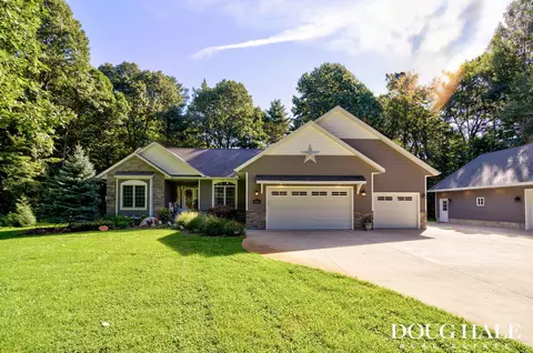 12860 Woodhaven Dr, Grand Haven, MI 49417
