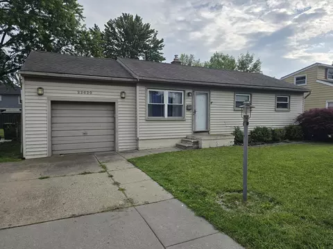 22620 Stephens St, Saint Clair Shores, MI 48080