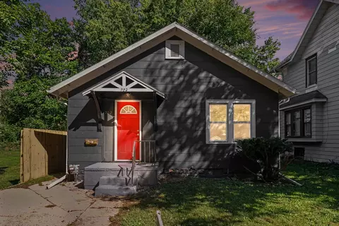 702 Fenimore Dr, Kalamazoo, MI 49048