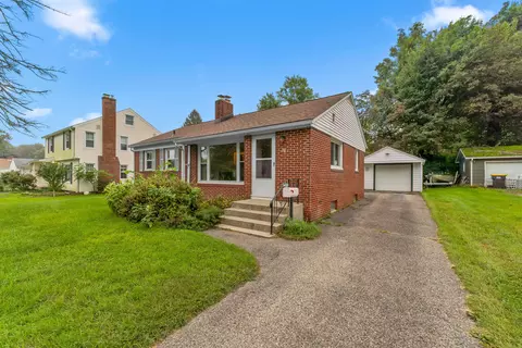 38 W Hallett St, Hillsdale, MI 49242
