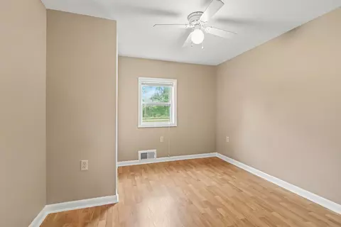 Bedroom - 5670 Trailer Park Dr, Jackson, MI 49201 photo 2 of 3