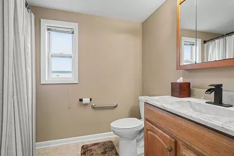 Bath - 5670 Trailer Park Dr, Jackson, MI 49201 photo 2 of 2