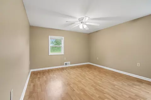 Bedroom - 5670 Trailer Park Dr, Jackson, MI 49201 photo 3 of 3