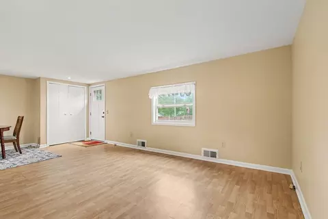 Living - 5670 Trailer Park Dr, Jackson, MI 49201 photo 1 of 2