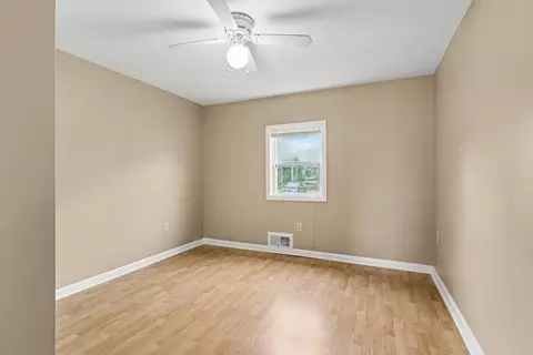 Bedroom - 5670 Trailer Park Dr, Jackson, MI 49201 photo 1 of 3