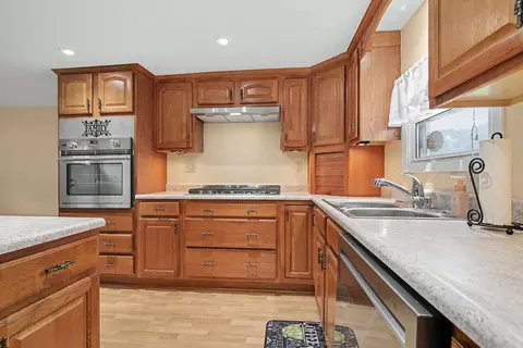 Kitchen - 5670 Trailer Park Dr, Jackson, MI 49201 photo 3 of 3