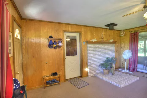 Entry Way - 2300 Oleary Rd, Jackson, MI 49201 photo 2 of 6