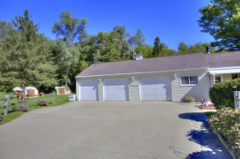 Exterior - 2300 Oleary Rd, Jackson, MI 49201 photo 6 of 15
