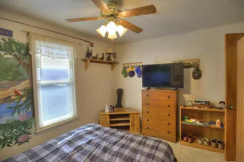 Bedroom - 2300 Oleary Rd, Jackson, MI 49201 photo 2 of 10