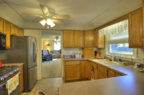Kitchen - 2300 Oleary Rd, Jackson, MI 49201 photo 6 of 9