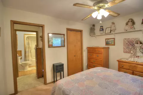 Bedroom - 2300 Oleary Rd, Jackson, MI 49201 photo 9 of 10