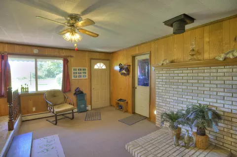 Entry Way - 2300 Oleary Rd, Jackson, MI 49201 photo 4 of 6