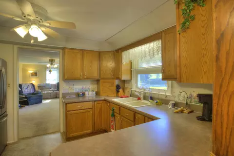 Kitchen - 2300 Oleary Rd, Jackson, MI 49201 photo 7 of 9