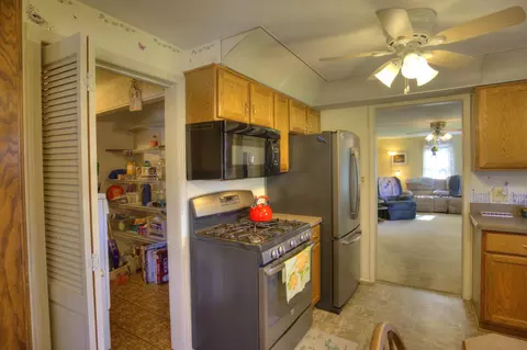 Kitchen - 2300 Oleary Rd, Jackson, MI 49201 photo 5 of 9