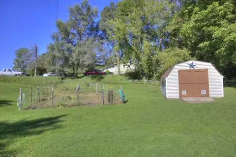 Exterior - 2300 Oleary Rd, Jackson, MI 49201 photo 8 of 15