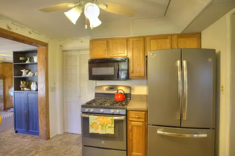 Kitchen - 2300 Oleary Rd, Jackson, MI 49201 photo 2 of 9