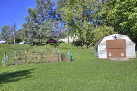 Exterior - 2300 Oleary Rd, Jackson, MI 49201 photo 7 of 15