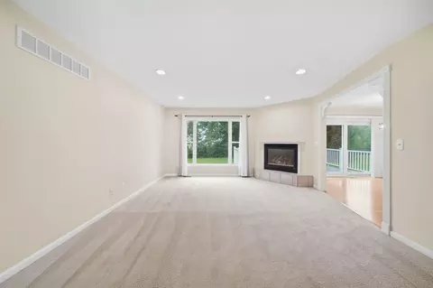 Living - 1239 Breezy Ln, Jackson, MI 49201 photo 3 of 5