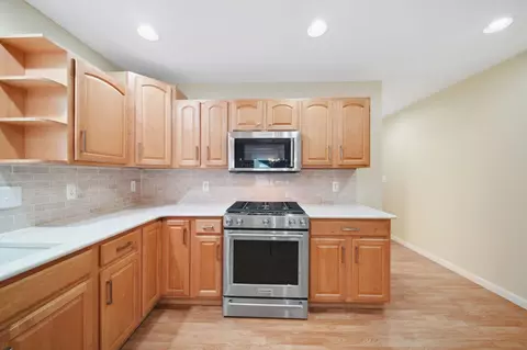 Kitchen - 1239 Breezy Ln, Jackson, MI 49201 photo 5 of 6