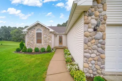 Exterior - 1239 Breezy Ln, Jackson, MI 49201 photo 4 of 14