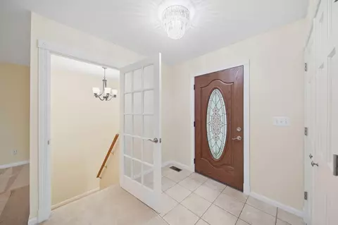 Entry Way - 1239 Breezy Ln, Jackson, MI 49201 photo 2 of 2