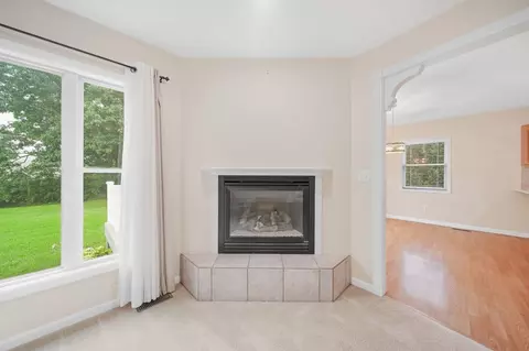 Living - 1239 Breezy Ln, Jackson, MI 49201 photo 5 of 5