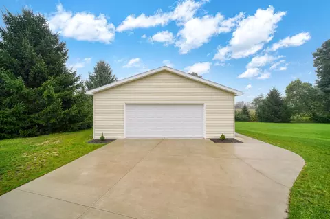Exterior - 1239 Breezy Ln, Jackson, MI 49201 photo 5 of 14