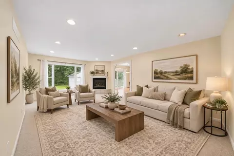Living - 1239 Breezy Ln, Jackson, MI 49201 photo 1 of 5