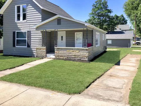404 E Saint Joseph St, Watervliet, MI 49098