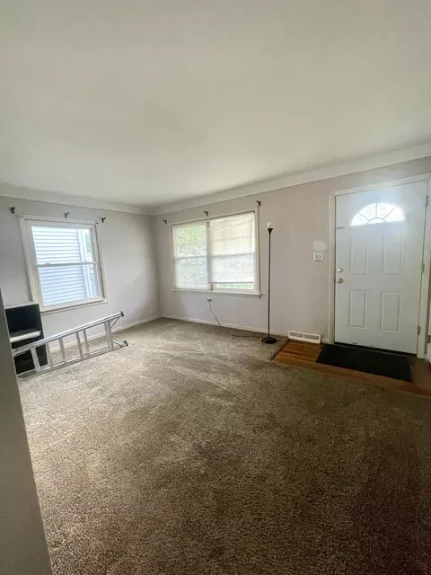 Living - 21850 Cunningham Ave, Warren, MI 48091 photo 1 of 2