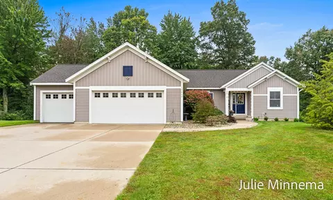 13445 Hidden Creek Ct, Grand Haven, MI 49417