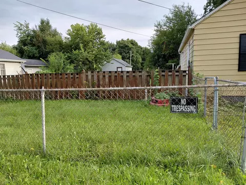 Exterior - 2952 Nathan Ave, Flint, MI 48506 photo 4 of 9