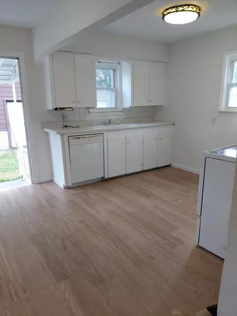Kitchen - 2952 Nathan Ave, Flint, MI 48506 photo 3 of 3