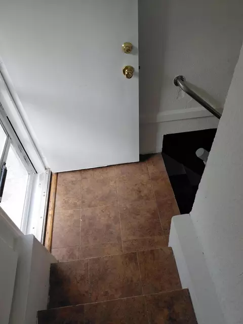Entry Way - 2952 Nathan Ave, Flint, MI 48506 photo 2 of 4