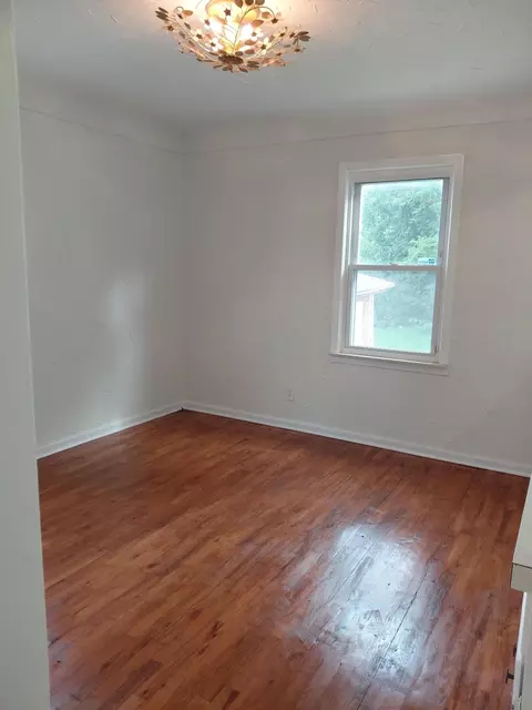 Bedroom - 2952 Nathan Ave, Flint, MI 48506 photo 3 of 4