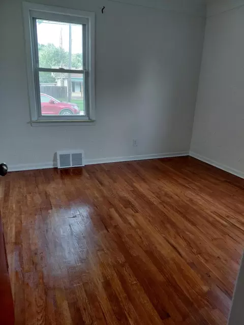 Bedroom - 2952 Nathan Ave, Flint, MI 48506 photo 2 of 4