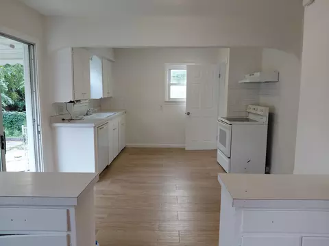 Kitchen - 2952 Nathan Ave, Flint, MI 48506 photo 2 of 3