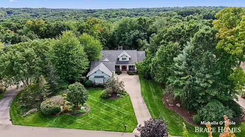 4260 S Oak Pointe Ct NE, Grand Rapids, MI 49525