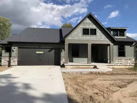 7054 Pinehurst Dr NE, Rockford, MI 49341