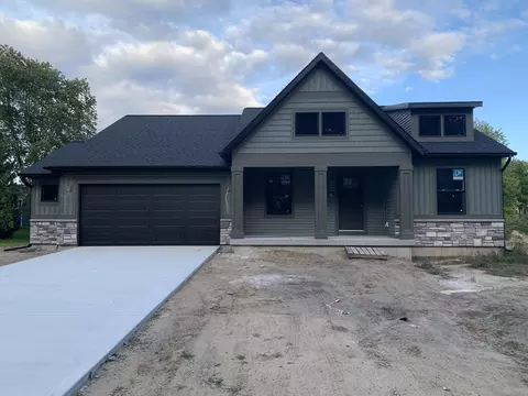 7054 Pinehurst Dr NE, Rockford, MI 49341