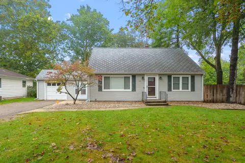 910 Farrell Ave, Kalamazoo, MI 49006