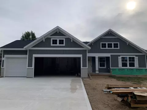 7048 Pinehurst Dr NE, Rockford, MI 49341