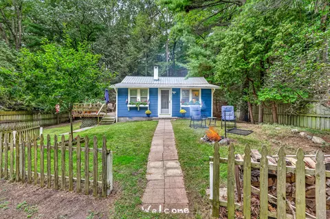 7297 S Lake Ave, Pentwater, MI 49449
